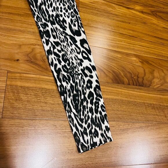 Giammbattista Valli collaborated with 7 for All Mankind trousers - Picture 4 of 11